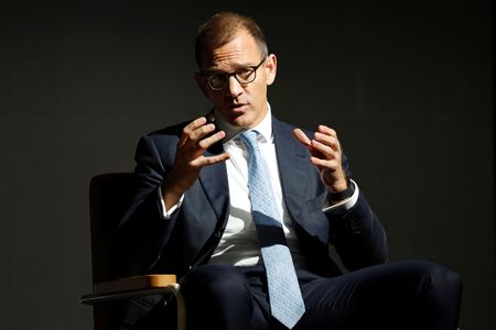 Minority shareholder in talks with Czech tycoon Kretinsky to take over Prisa, El Economista says