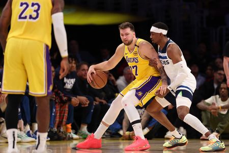 Luka Doncic leads Lakers to 1-1 tie with Timberwolves