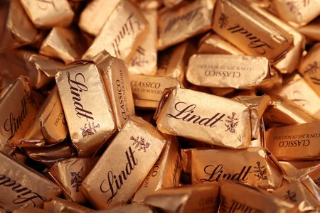 Lindt holds back on Canada supply shift, boosts local stocks