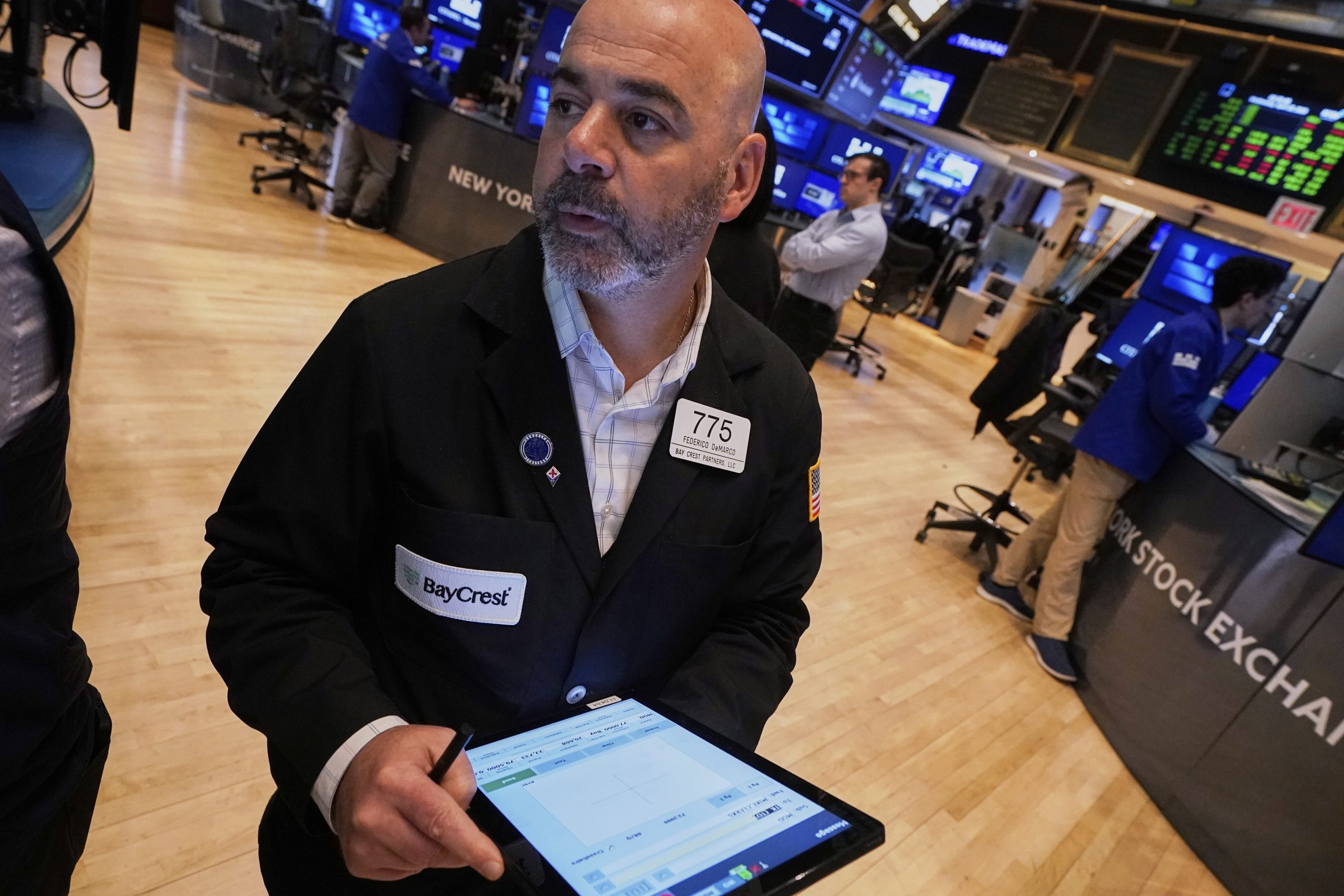 Asia shares trade mixed as uncertainty persists over Trump’s tariff plans