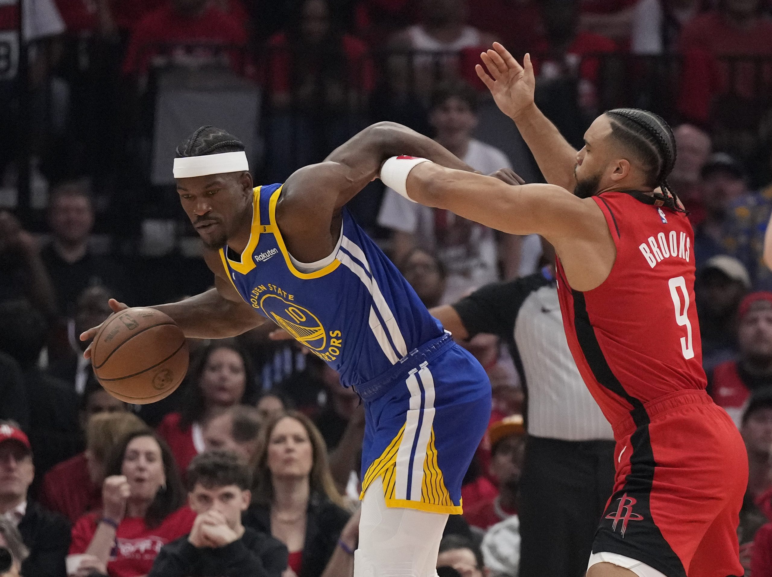 Golden State’s Butler ruled out with pelvis contusion after fall on foul by Rockets’ Thompson