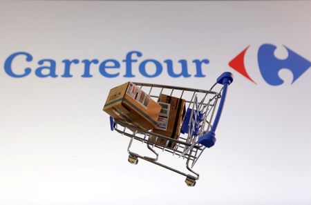 Carrefour keeps 2025 goals, French sales improve in Q1