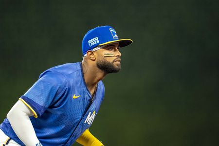 Twins place UT Willi Castro (oblique) on injured list