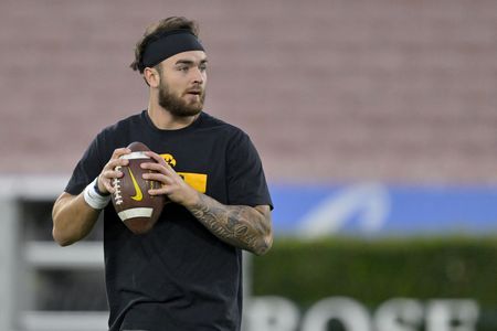 Former Iowa QB Brendan Sullivan commits to Tulane