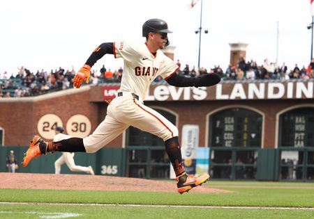 MLB roundup: Giants continue hot start with comeback win vs. Brewers