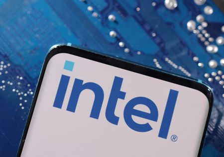 Intel shares sag after downbeat forecasts