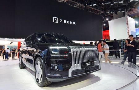 Automakers rush to meet surging China demand for long-range hybrids