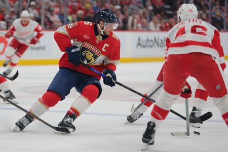 Panthers’ Aleksander Barkov questionable for Game 3 vs. Lightning