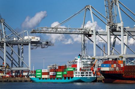 Fed survey finds global trade fight, policy uncertainty top financial stability risks