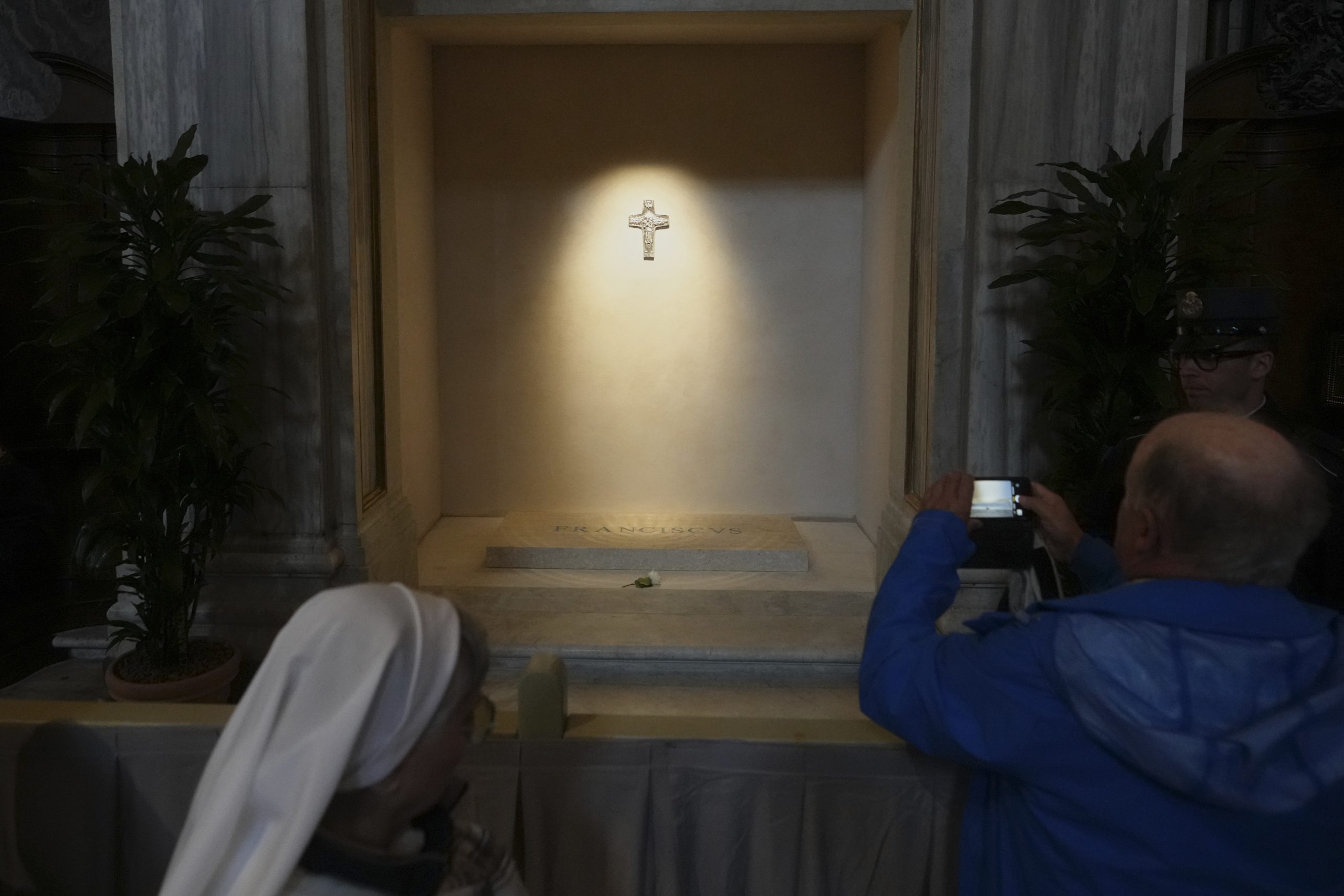 Catholic faithful pay respects to Pope Francis as his tomb opens to the public in Rome basilica