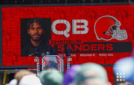 NFL-Son of Falcons’ DC apologizes for prank call to Sanders, league investigating