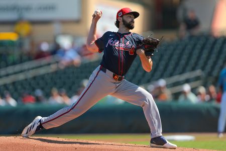 Braves bring back postseason hero Ian Anderson