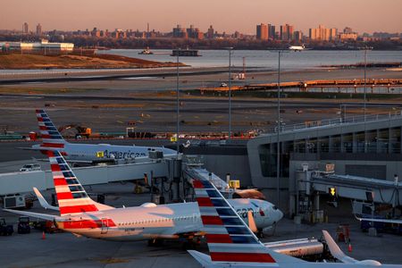 American Airlines sues JetBlue, scraps partnership talks