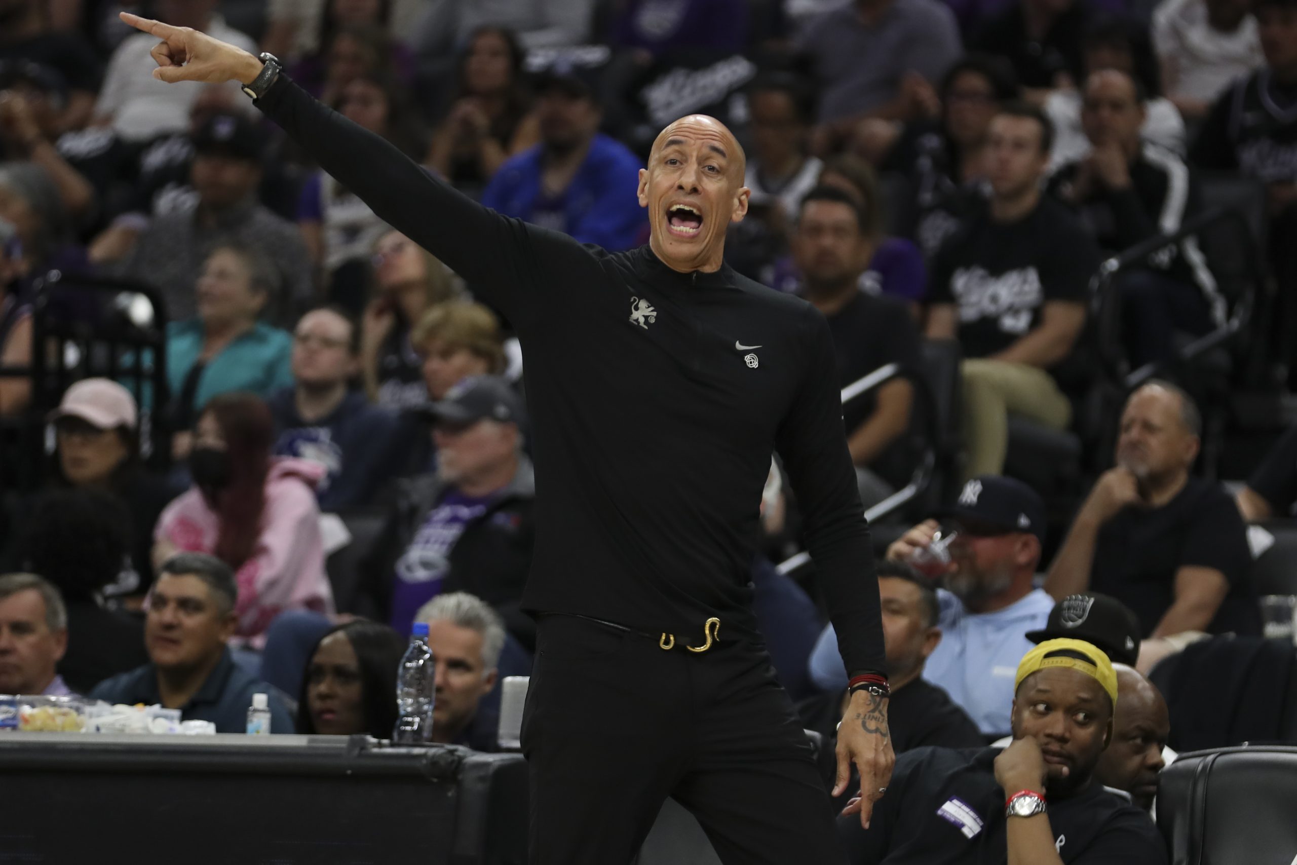 Kings are finalizing a deal to keep Doug Christie as coach, AP source says