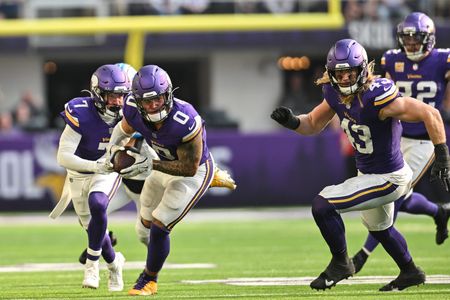 Reports: Vikings signing LB Andrew Van Ginkel to $23M extension