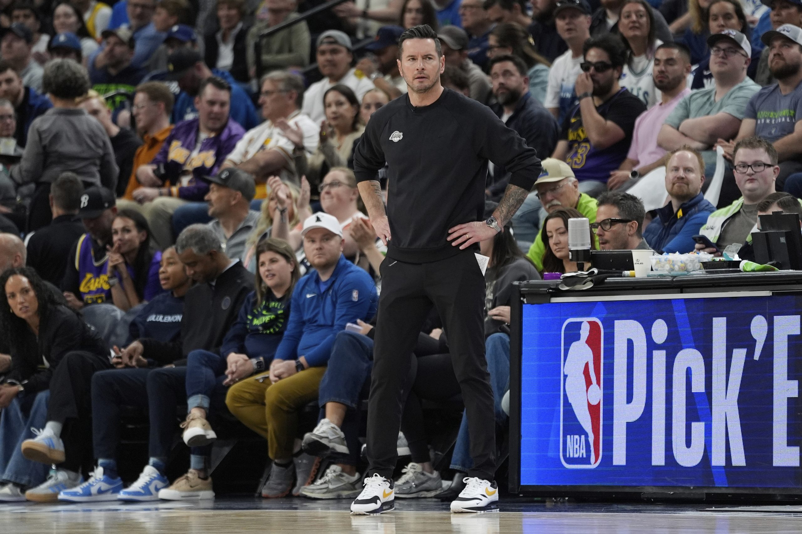 Back on their home courts, Lakers and Rockets are both determined to postpone elimination