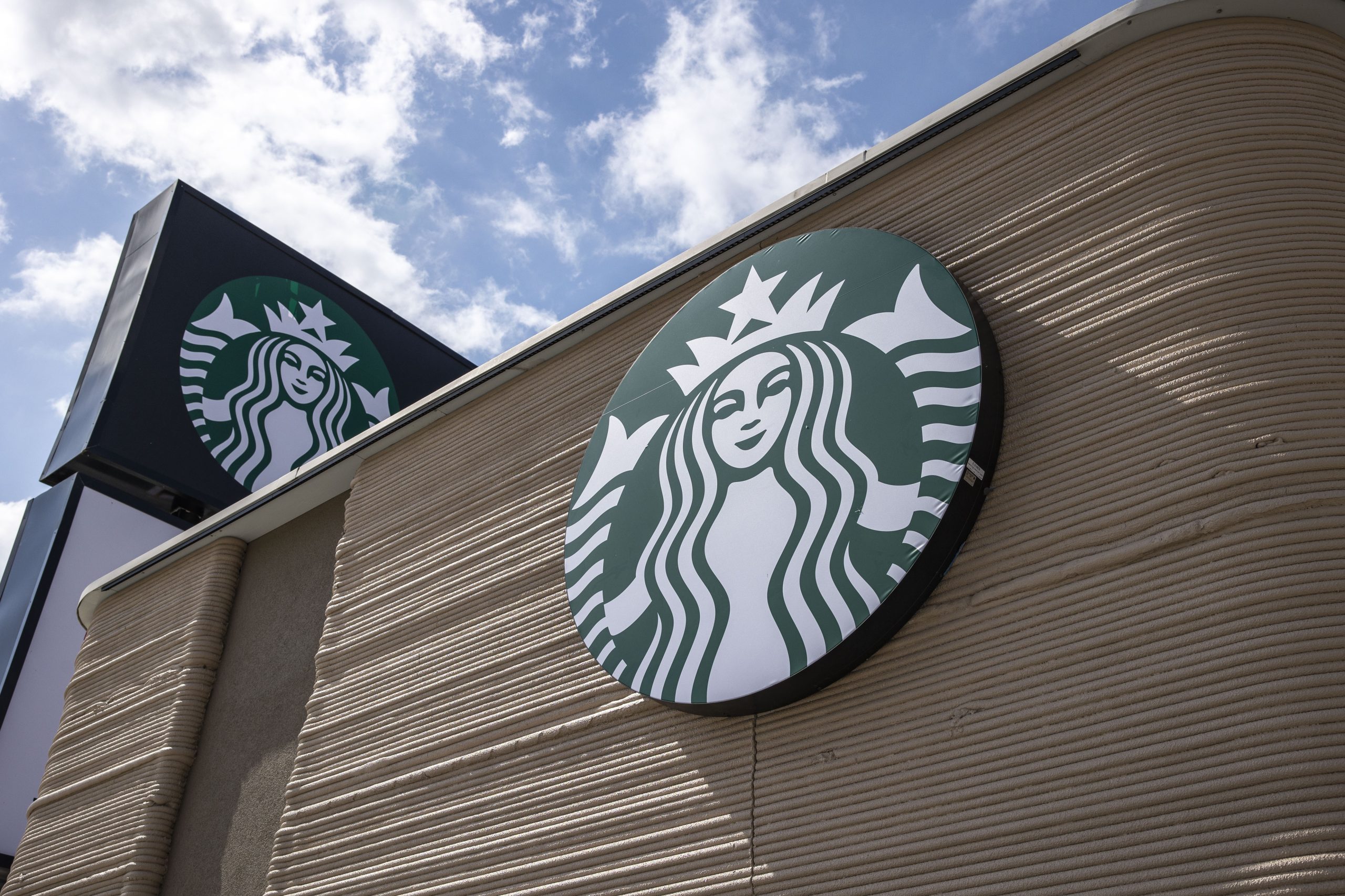 Starbucks says turnaround is on track, but quarterly earnings and sales fall short