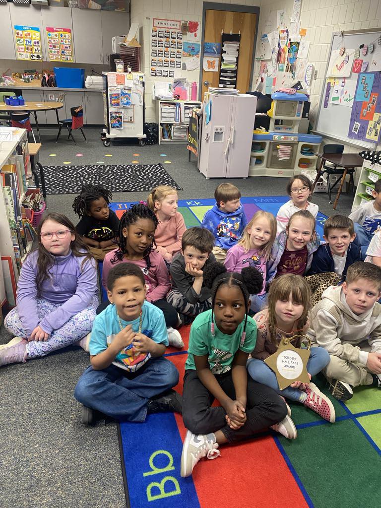 Mrs. Burnham’s kindergarten class celebrates winning the Golden Hallway Award! #MAC185