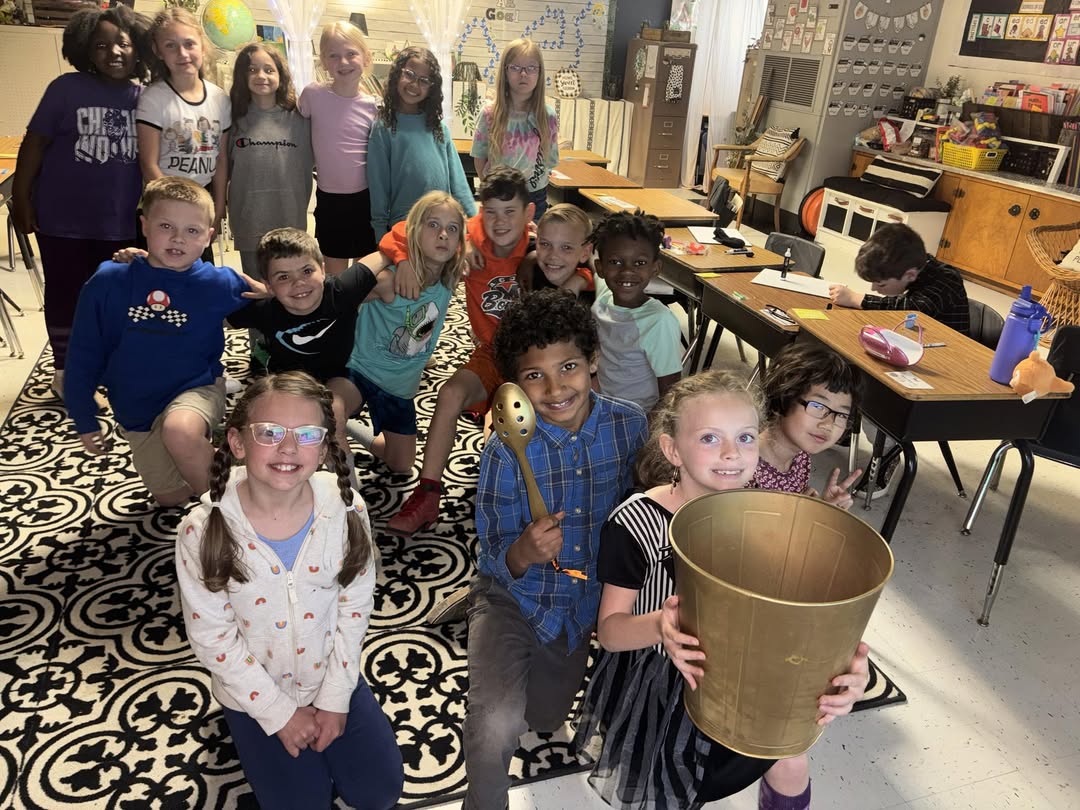 Mrs. Coupland’s class is proud to have earned the golden trash can for having a clean classroom and the golden spoon for…