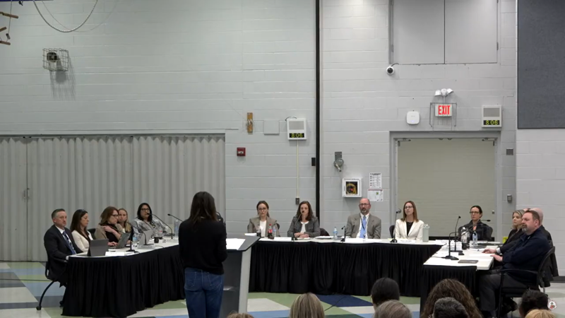 Illinois quick hits: School board meeting heats up; Chicago police eye teen gatherings