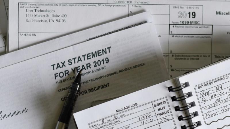 Lawmakers move to eliminate age cap on earned income tax credit