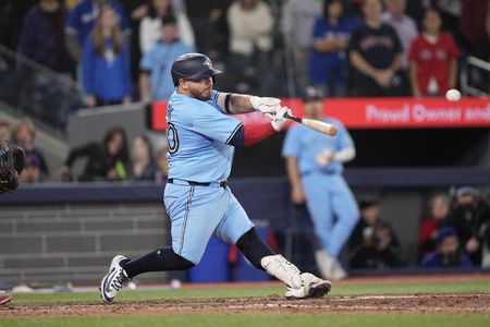 MLB roundup: Jays rally from 6 down, top Red Sox in 10