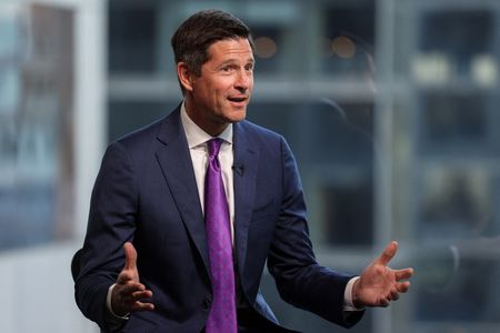 Charles Schwab CEO says investors are ‘de-risking’ and diversifying