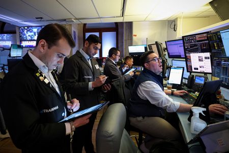 Estimated S&P 500 Q1 profit growth jumps vs a wk ago; Q2 forecast falls further