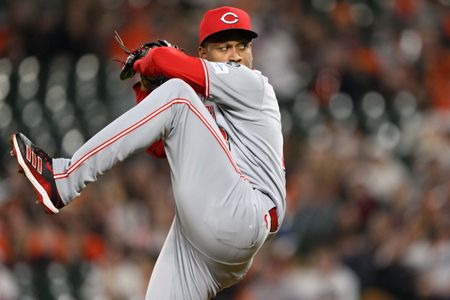 Reds demote struggling Alexis Diaz, call up Luis Mey