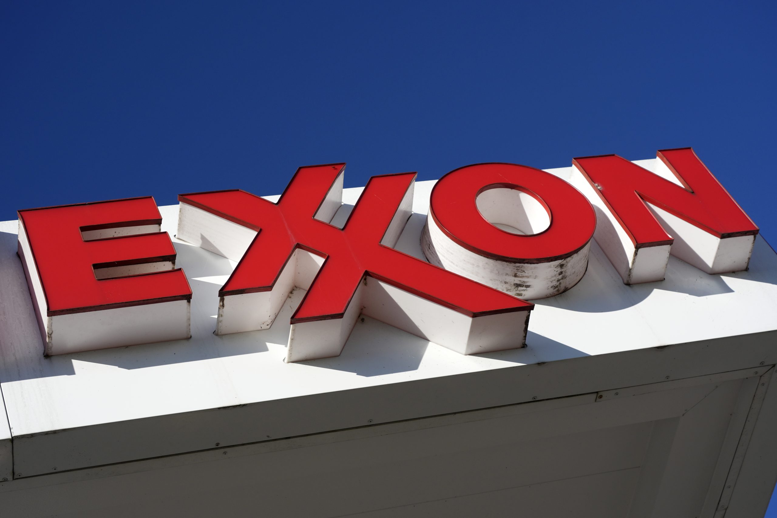 Profits at American oil giants Exxon Mobil and Chevron fall in tandem with waning energy demand