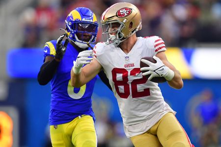 49ers bring back TE Ross Dwelley