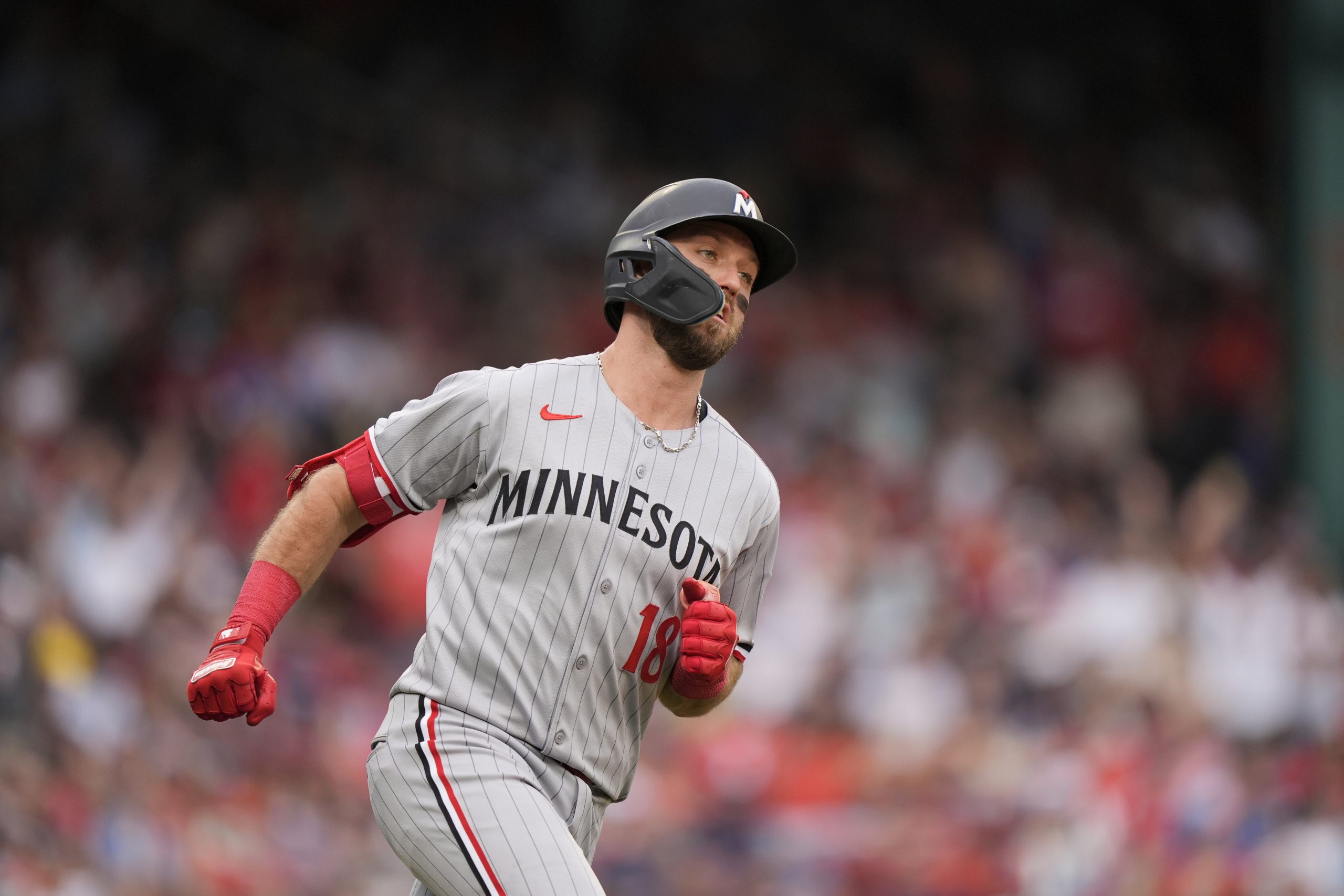 Twins’ Kody Clemens homers in 1st career Fenway game in front of father, ex-Red Sox pitcher Roger