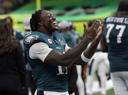 Eagles’ A.J. Brown proposes, with assist from John Legend