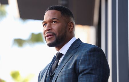 Report: Michael Strahan seeking Giants ownership stake