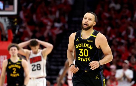 Warriors’ Stephen Curry (hamstring) out at least one week