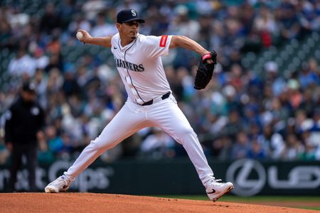 Orioles acquire RHP Luis F. Castillo from Mariners