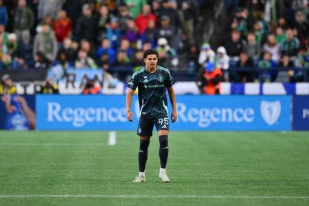 Sounders sign F Osaze De Rosario