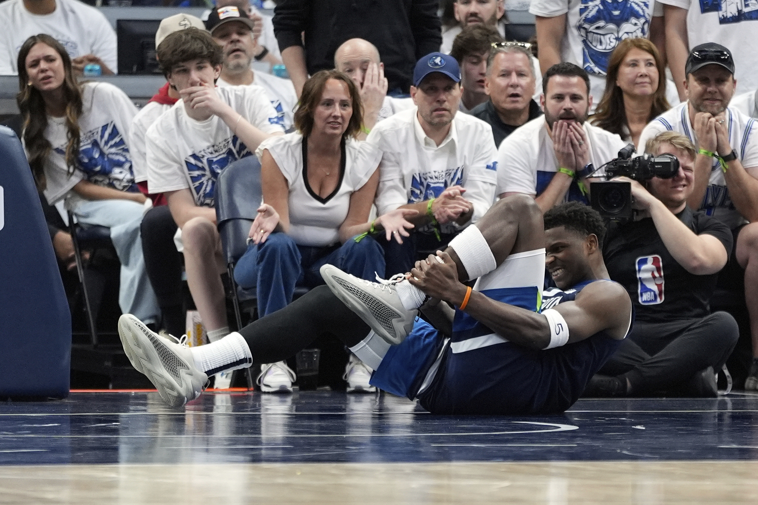 Timberwolves’ Edwards leaves Game 2 with sprained left ankle before returning for 2nd half