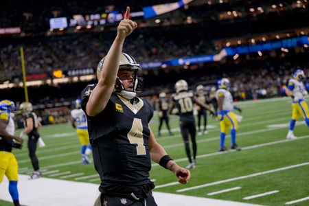 Saints QB Derek Carr retiring after 11 seasons