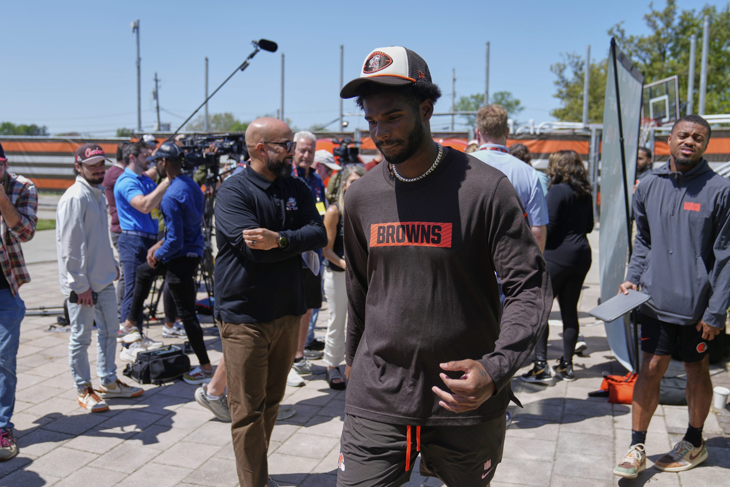 Shedeur Sanders is trying to block out noise and focus on the Browns’ playbook