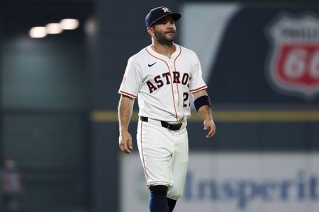 Astros’ Jose Altuve leaves game with hamstring tightness