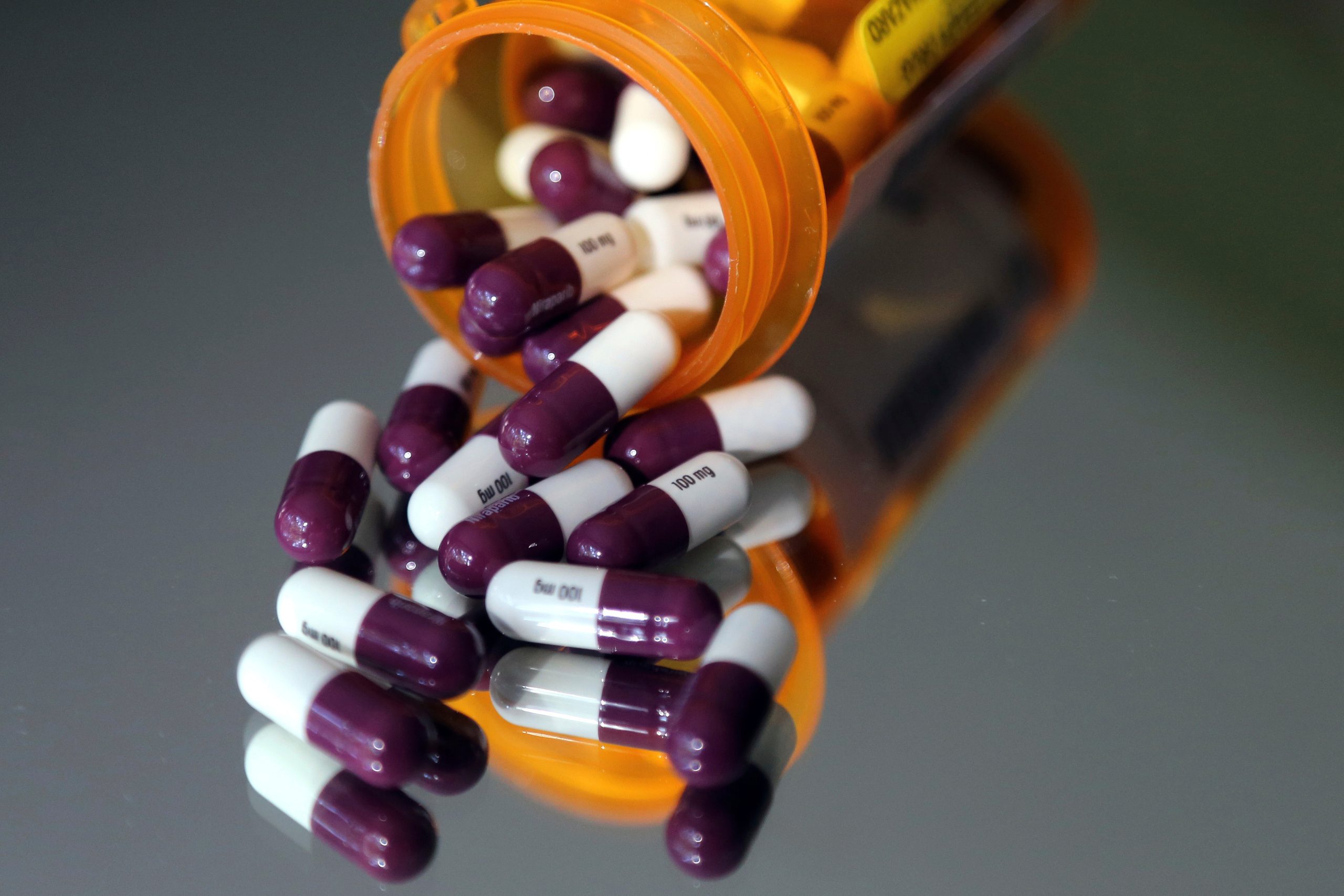 Pharmaceutical industry criticizes the drug pricing plan Trump says he’ll sign