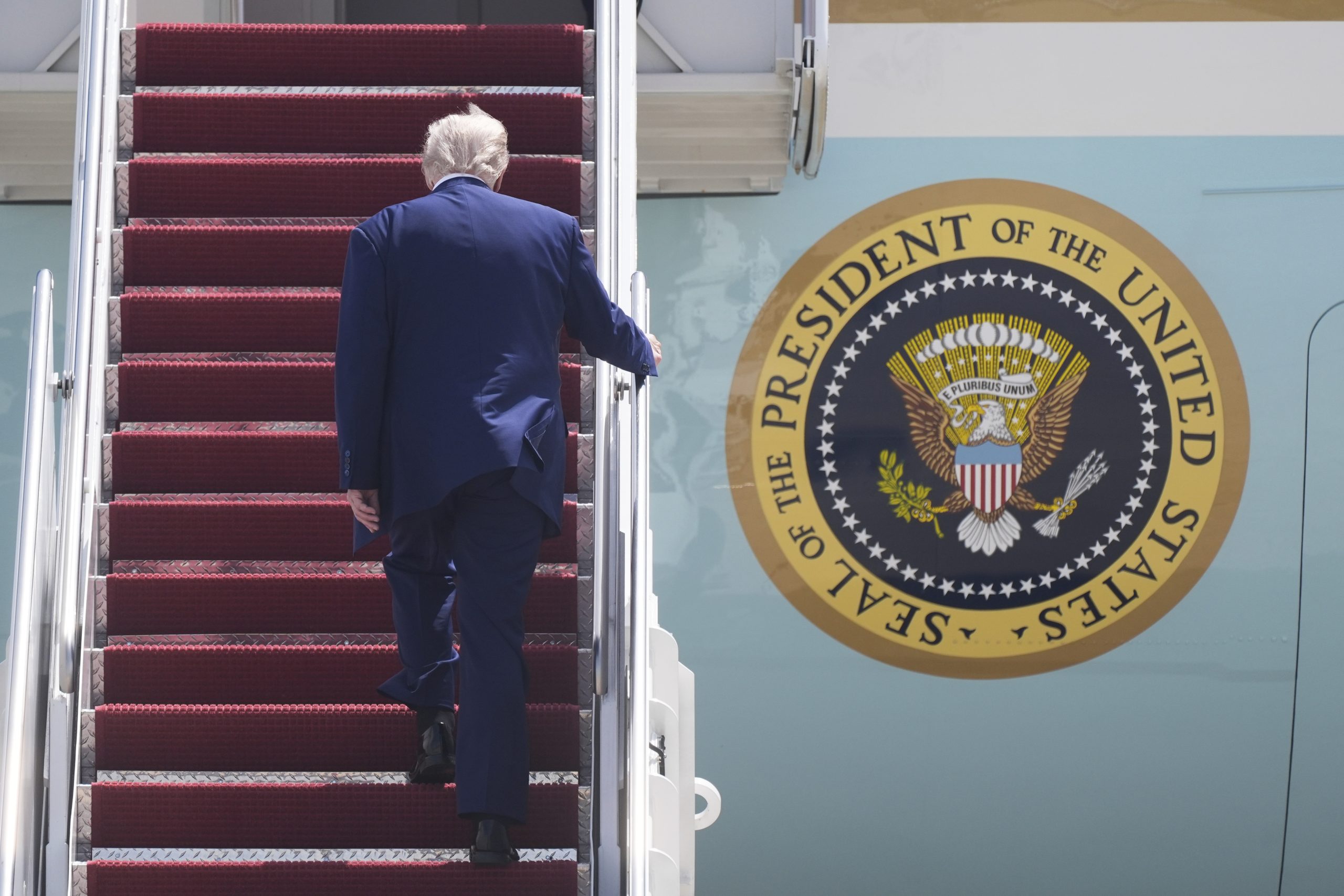 White House correspondents protest lack of wire reporters on Air Force One