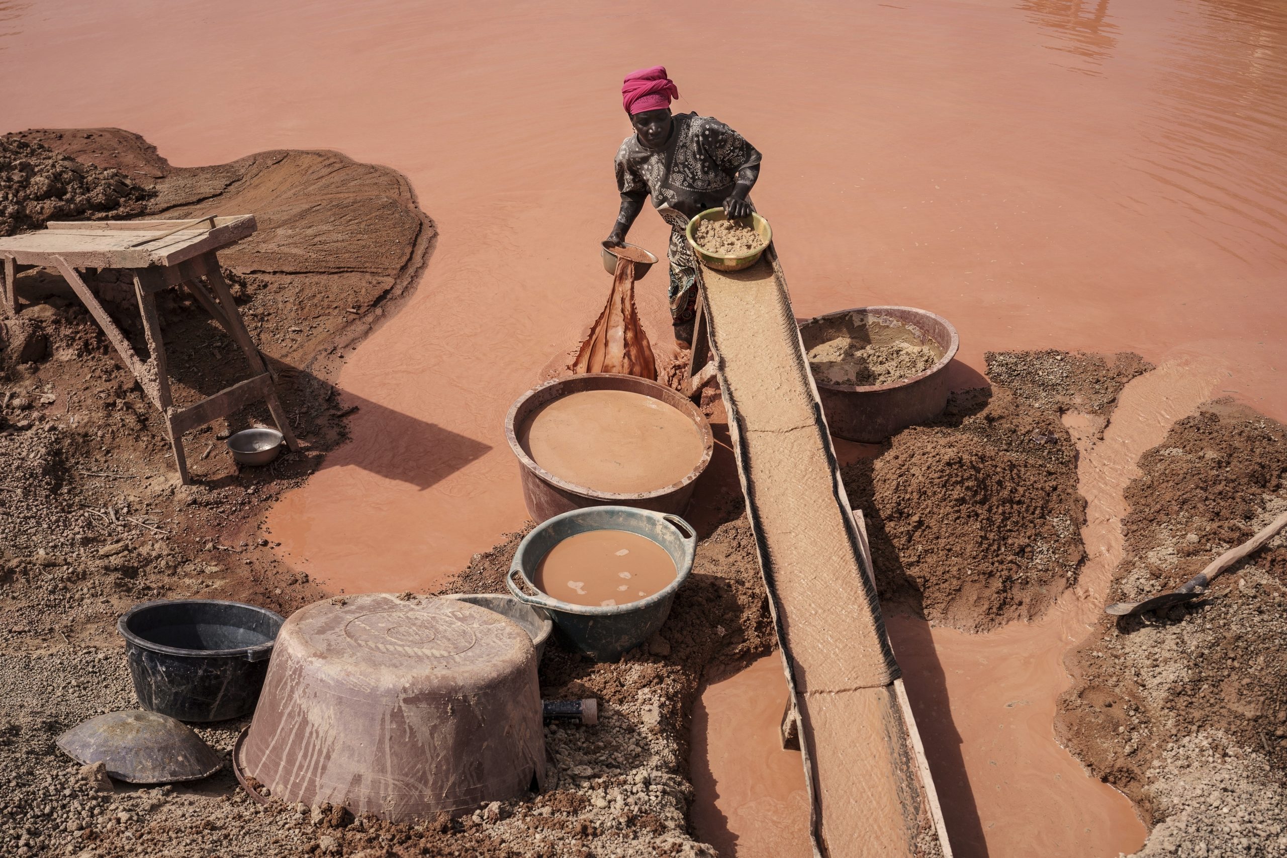 Mercury fuels gold mining in Senegal. And it’s poisoning the people who use it