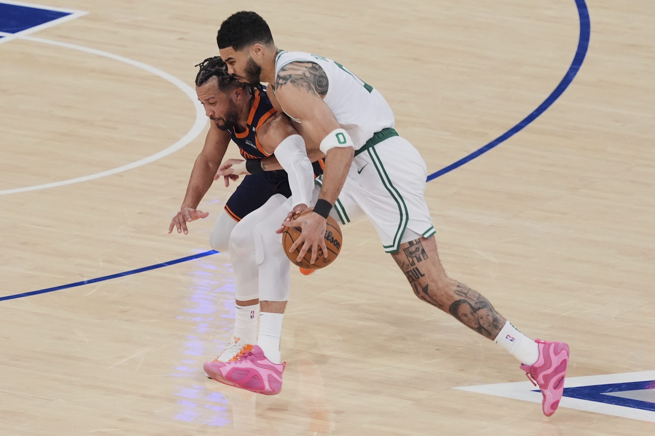 Jayson Tatum carried off floor with right leg injury late in Celtics’ loss in Game 4 to Knicks