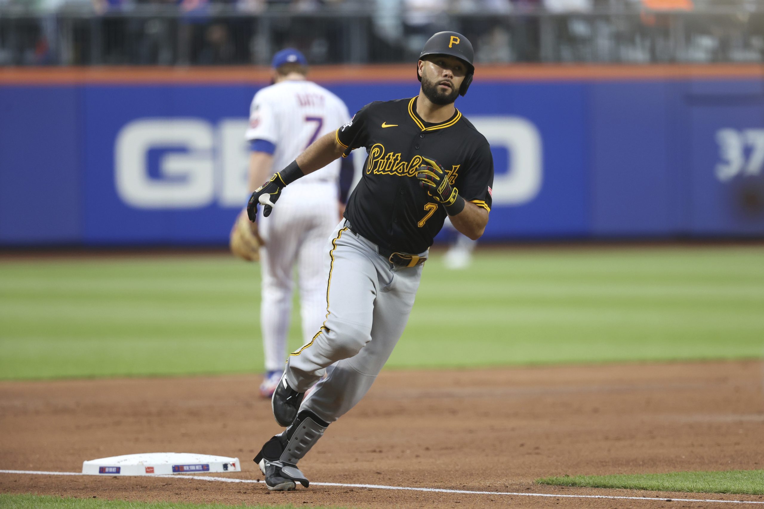 Family ties: Kiner-Falefa homers after meeting his 2nd cousin for the 1st time, Ralph Kiner’s son