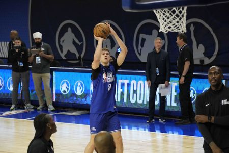 Report: Mavs unlikely to trade away ‘gift’ of No. 1 pick