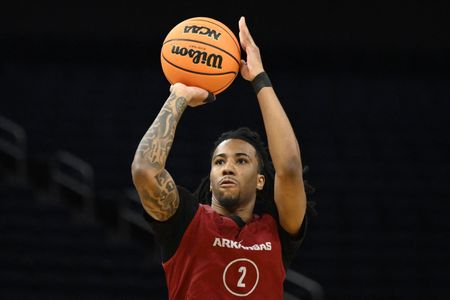 Ex-Arkansas PG Boogie Fland exits draft, looking for new school