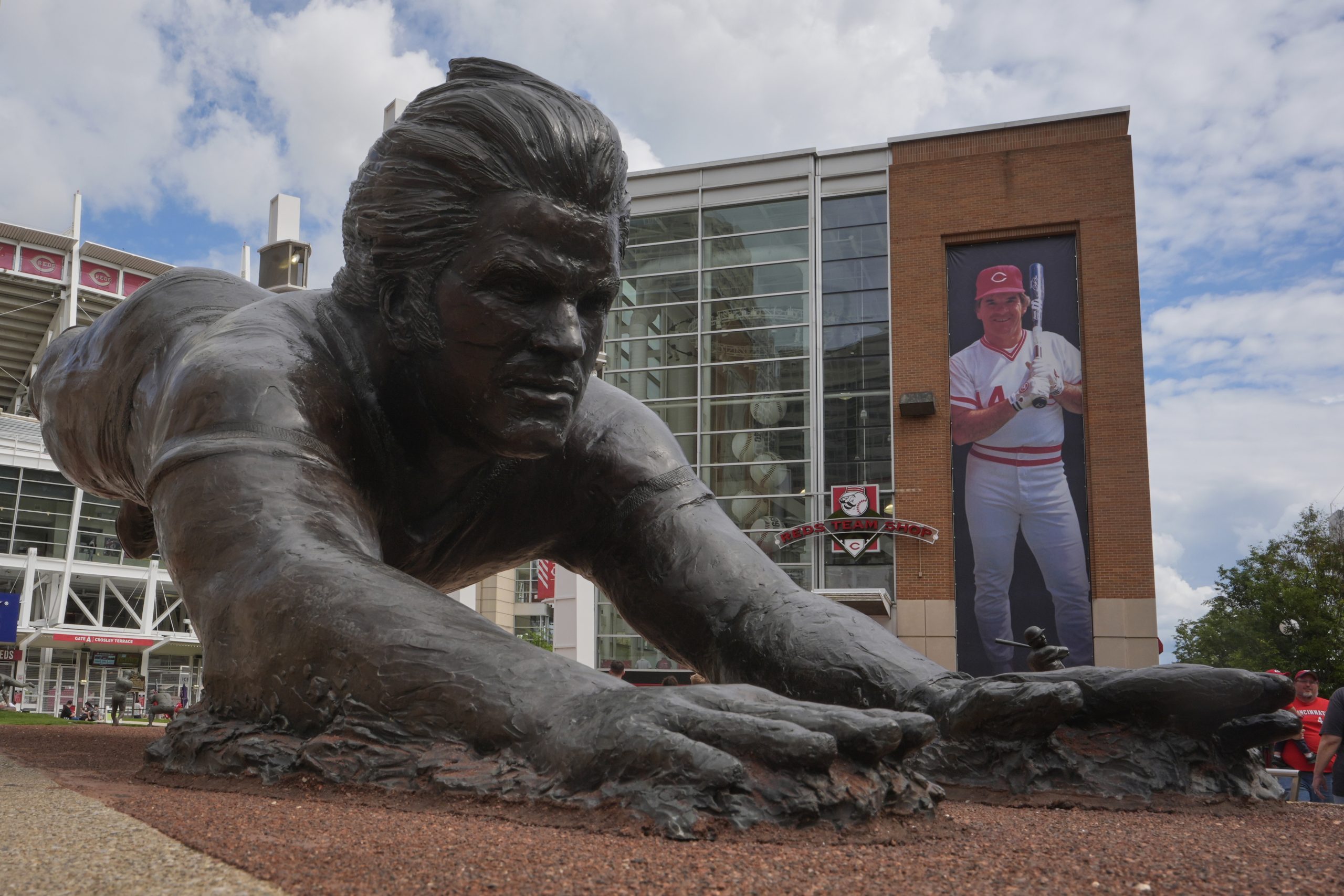 The Reds will pay tribute to Pete Rose a day after he was posthumously reinstated by MLB