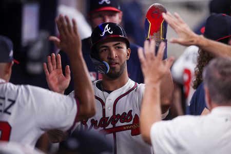 Brewers sign veteran OF Eddie Rosario